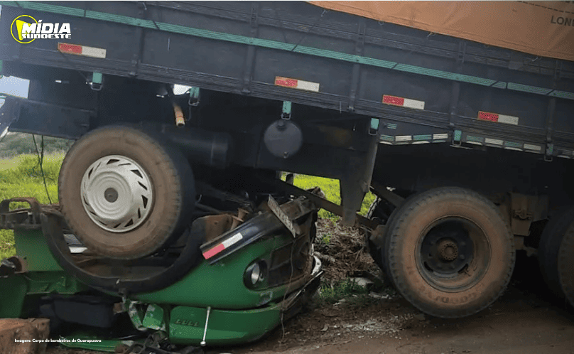 Guarapuava: cabine de caminhão fica completamente destruída ao ser atingida por carroceria