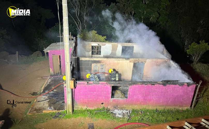 Xanxerê: Residência é destruída por incêndio
