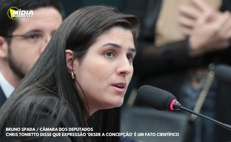 Sob protestos Proposta de Emenda à Constituição que impede aborto legal