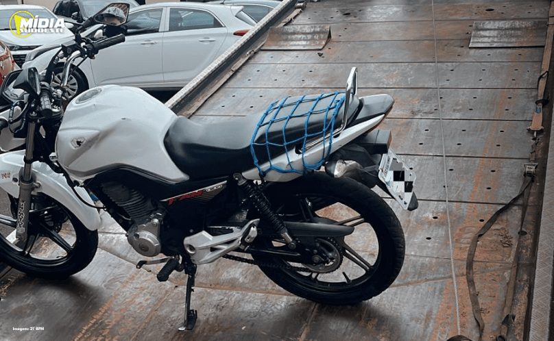 Francisco Beltrão: condutor sem habilitação realiza manobras perigosas perto de escola