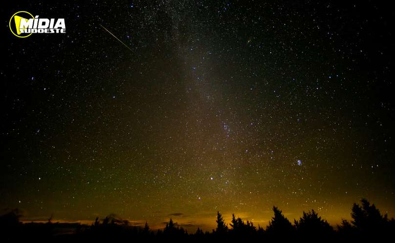  Última grande chuva de meteoros do ano ocorre na noite desta sexta 