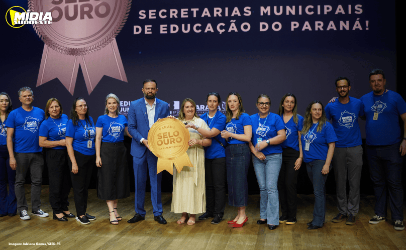 Municípios do Paraná recebem Selo Nacional Compromisso com a Alfabetização