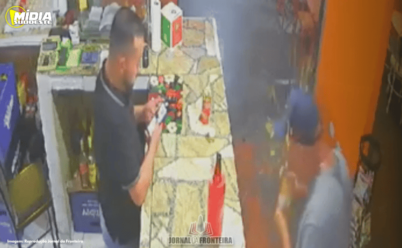 Coxinha de frango explode na boca de cliente em bar