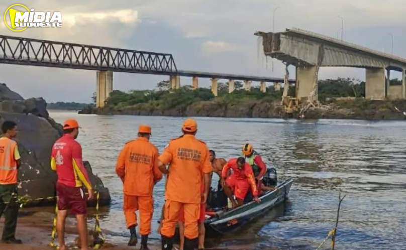 Chega a oito o número de mortes confirmadas após queda de ponte