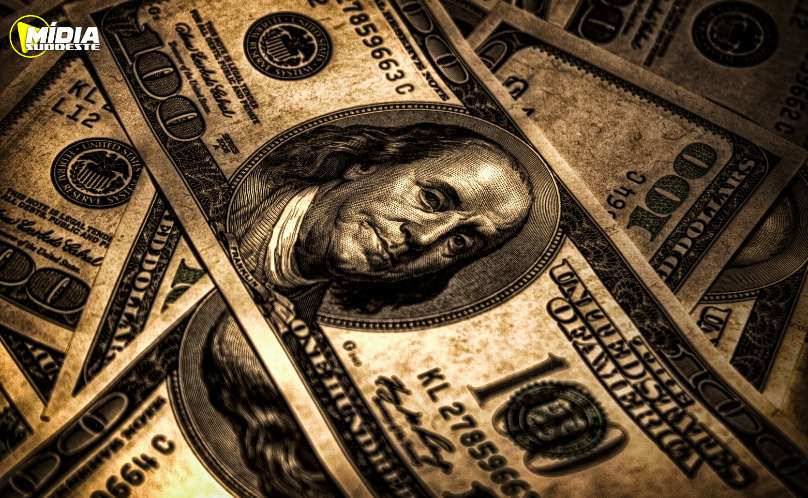 Dólar sobe para R$ 6,19 com indefinição sobre emendas parlamentares