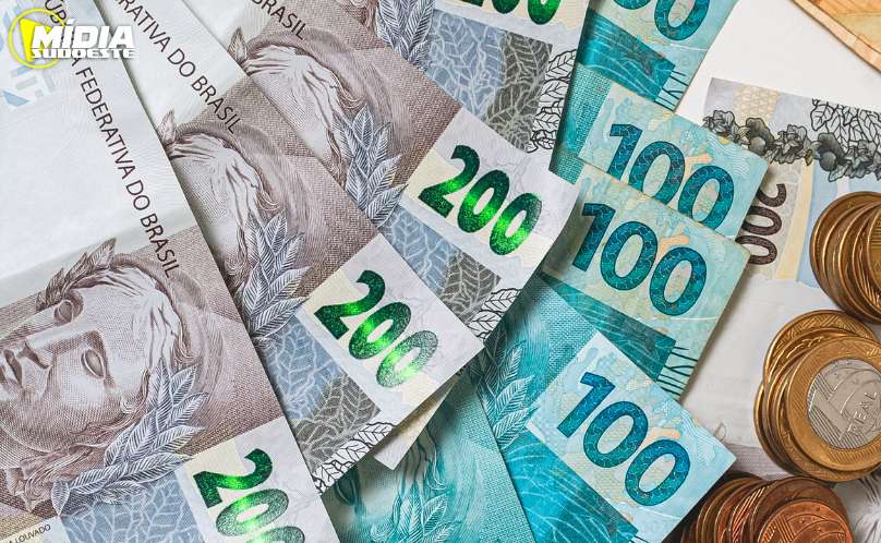 Lula assina decreto que eleva salário mínimo