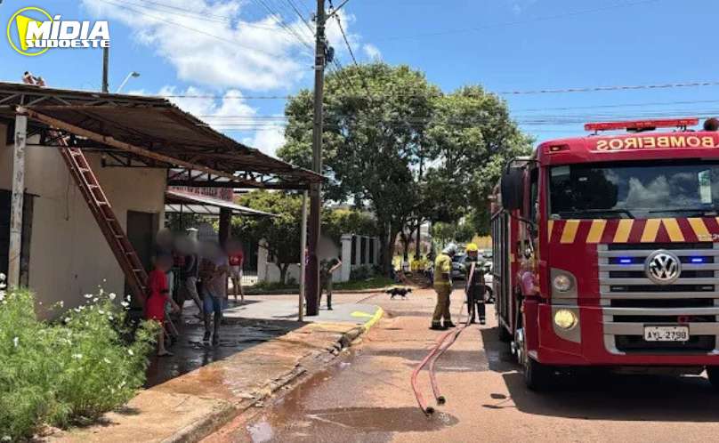 Cascavel: homem tenta acender churrasqueira e causa incêndio