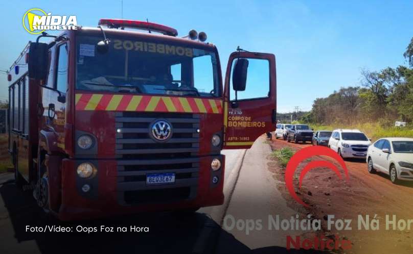 Foz do Iguaçu: carro pega fogo na rodovia das cataratas e fica completamente destruído 