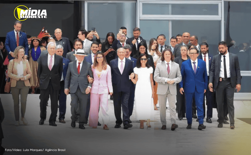 Lula: 'Democracia venceu e ainda estamos aqui'