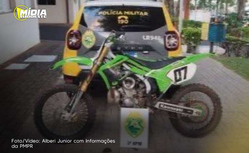 Motoqueiro imprudente realiza manobra arriscada e termina com moto apreendida no pátio