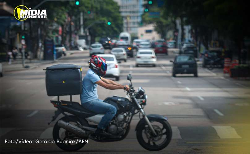 Isenção do IPVA gera onda positiva entre entregadores e foco na manutenção das motos 