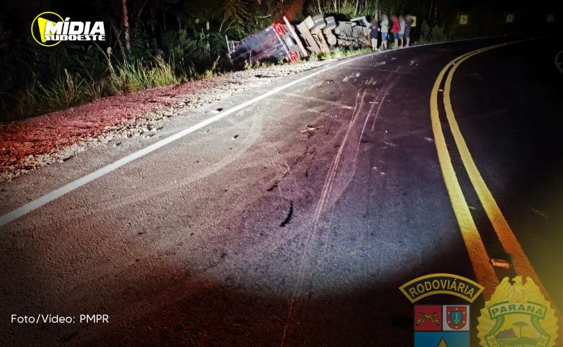 União da Vitória: tombamento de caminhão