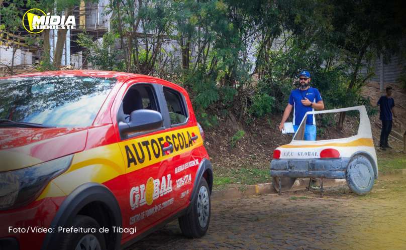 Detran-PR regulamenta uso de tecnologias embarcadas em veículos de autoescolas