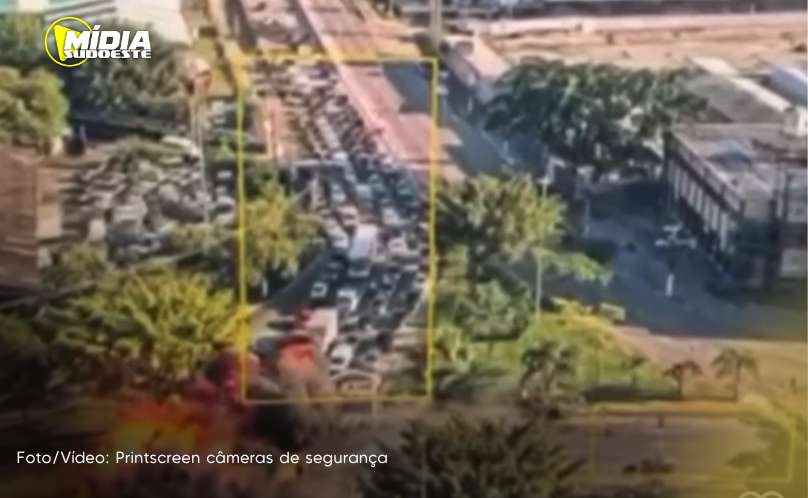 Avião de pequeno porte cai na zona oeste de São Paulo