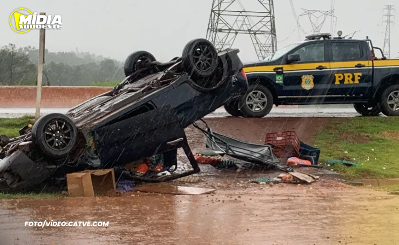 Cascavel: Motorista morre ao ser ejetado em capotamento na BR-163 