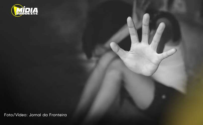 Homem é preso após induzir o filho a abusar da própria irmã