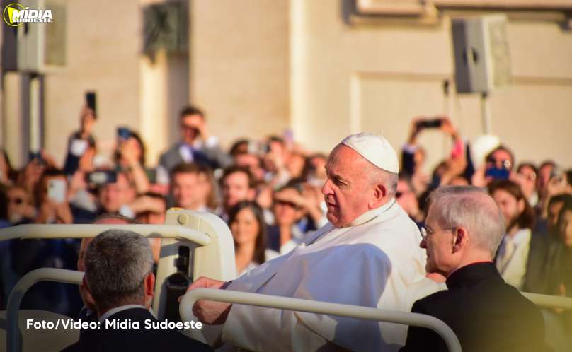 Papa Francisco passa bem a noite e apresenta leve melhora 