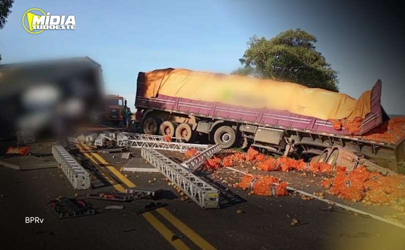 Dois morrem e um fica em estado grave em batida frontal na PR-092