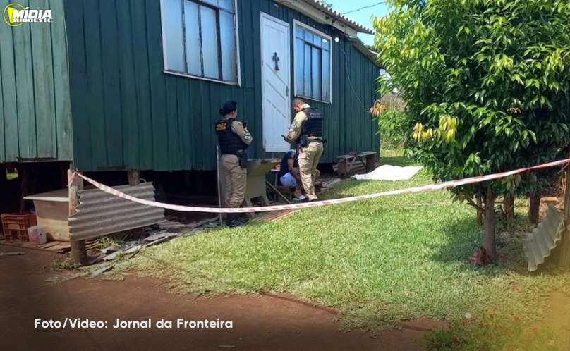 Mulher é encontrada morta com ferimentos causados por golpe de faca 