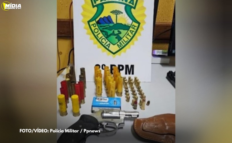 Homem é preso com duas armas de fogo e dezenas de munições após denúncia