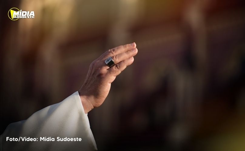 Papa Francisco segue estável e intensifica fisioterapia