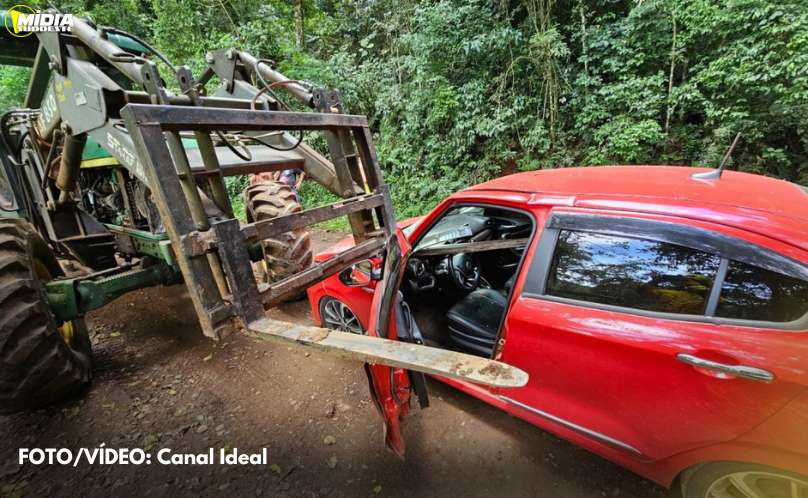 Grávida fica ferida após colisão frontal entre automóvel e trator 