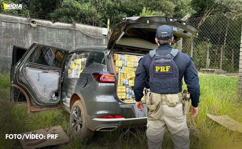 Polícia Rodoviária Federal cerca de 30.000 maços de cigarro em veículo roubado 