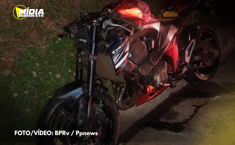 Homem fica ferido após colidir motocicleta na traseira de caminhão na PR-281