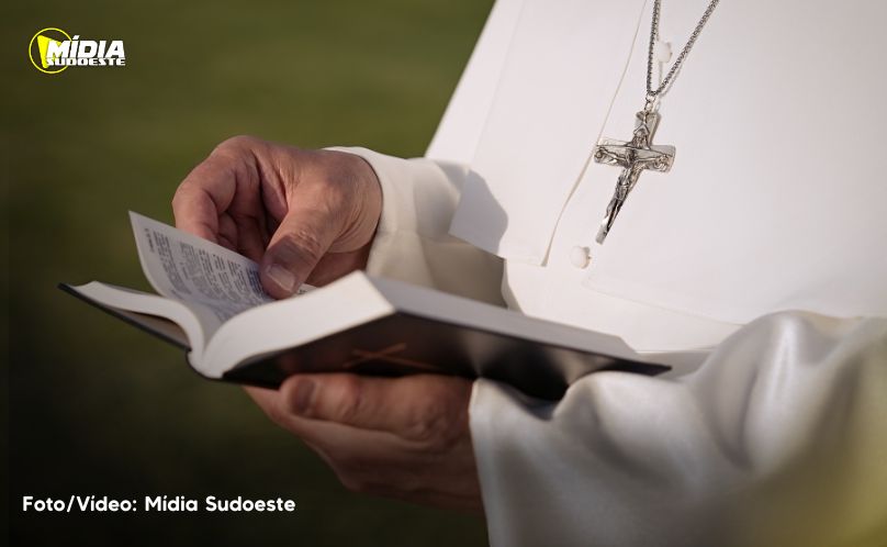 Papa Francisco apresenta leve melhora 