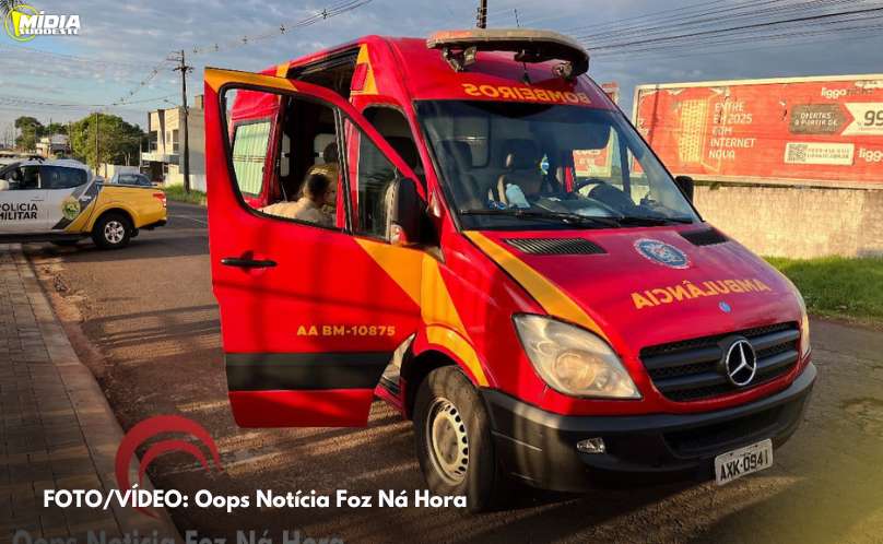 Foz do Iguaçu: vítima de acidente entre carro e moto é encaminhada ao hospital 