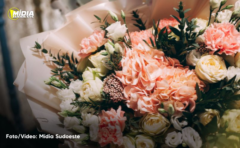 A tradição de presentear com flores: uma linguagem universal
