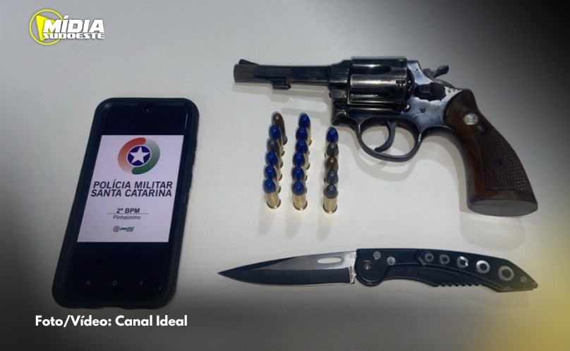 Pinhalzinho: dois homens são detidos por posse de arma de fogo e posse de arma branca