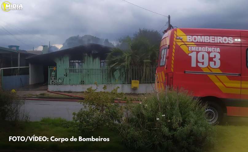 São Lourenço do Oeste: residência é consumida pelo fogo 