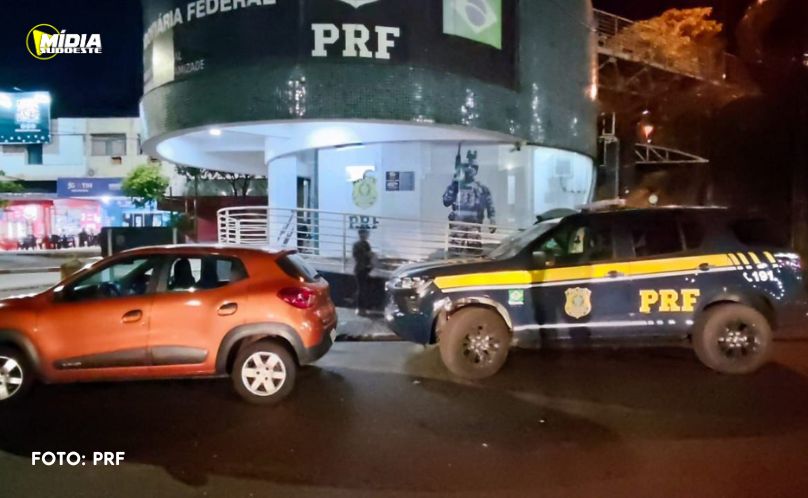 PRF recupera veículo, que foi roubado ontem, na Ponte Internacional da Amizade
