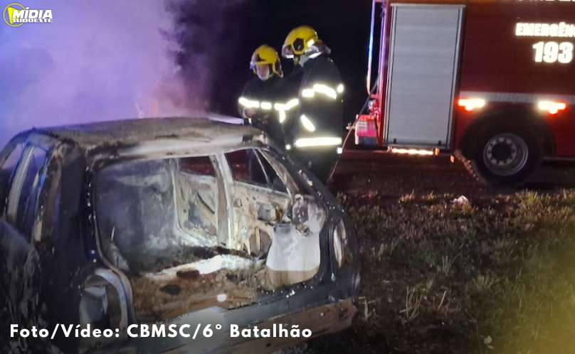 BR-158: bombeiros controlam incêndio em veículo 