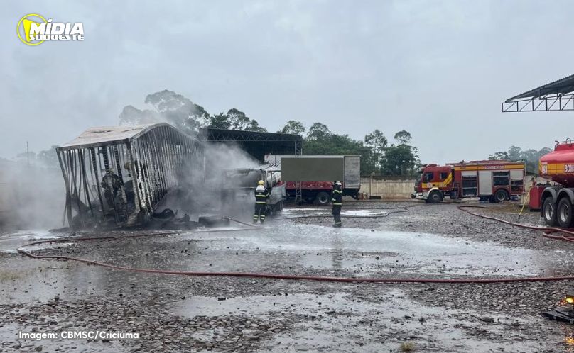 Criciúma: incêndio atinge caminhão tanque com 18 mil litros de diesel