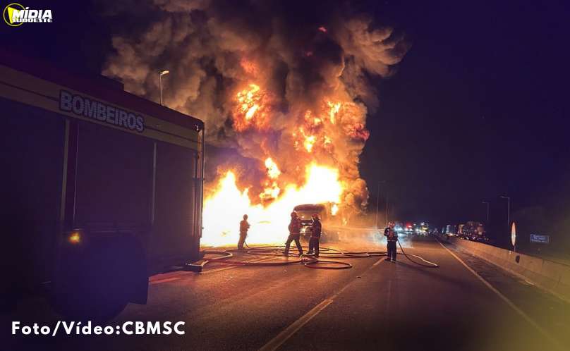 BR-101: ação rápida do CBMSC evita tragédia após explosão e incêndio em carreta 