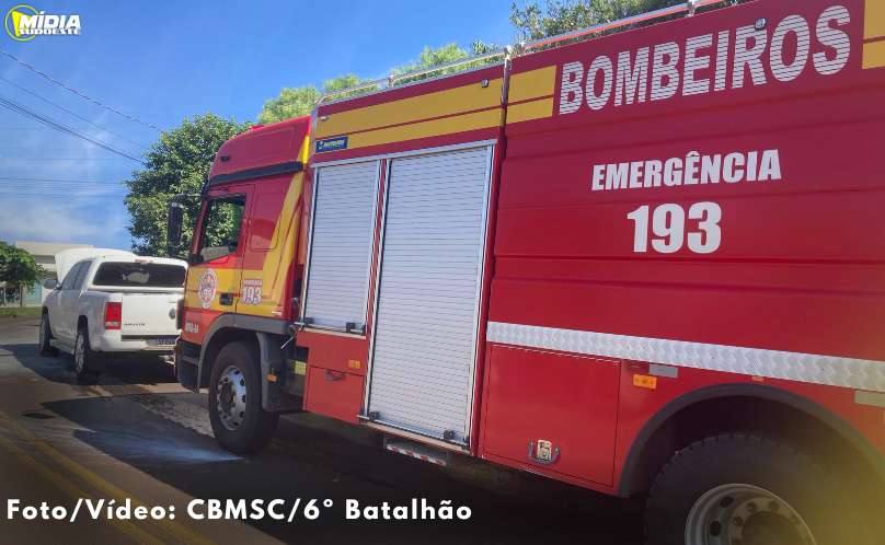 Princípio de incêndio em veículo é contido pelo corpo de bombeiros 