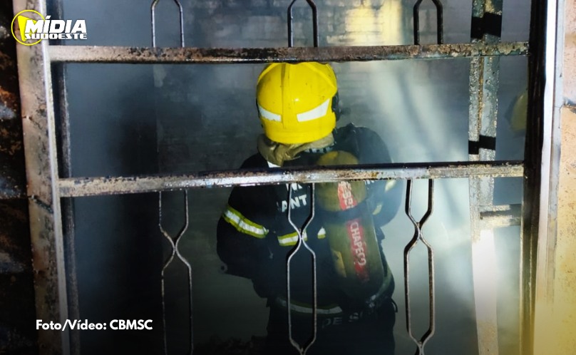 Chapecó: CBMSC combate incêndio em residência