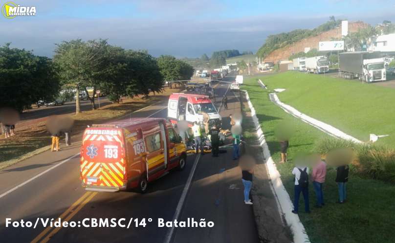 BR-282: grave acidente entre caminhão e motocicleta mobiliza equipes de resgate 