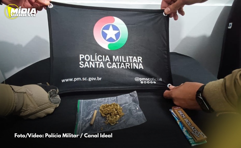 São Miguel do Oeste: motorista é preso após ser flagrado fumando maconha