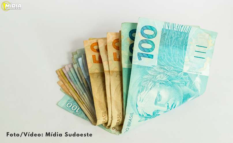 Aposentados do INSS que ganham mais que o mínimo começam a receber 13º