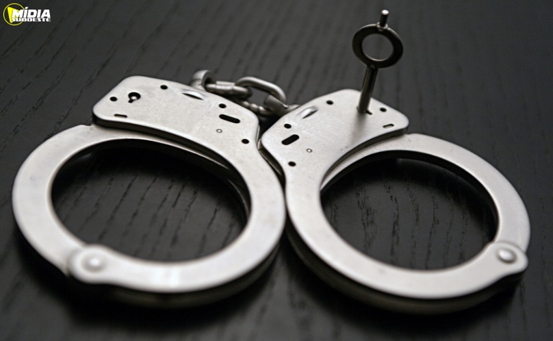 Homem com mandado de prisão é preso pela Polícia Militar