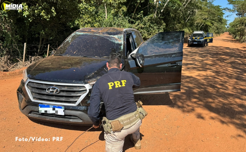PRF recupera veículo roubado após perseguição e capotamento na BR-272