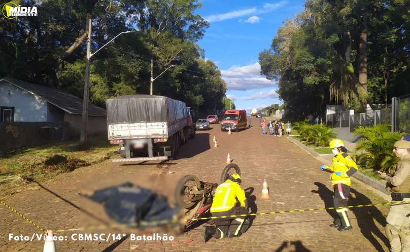 Grave acidente entre moto e caminhão deixa uma vítima fatal em Abelardo Luz