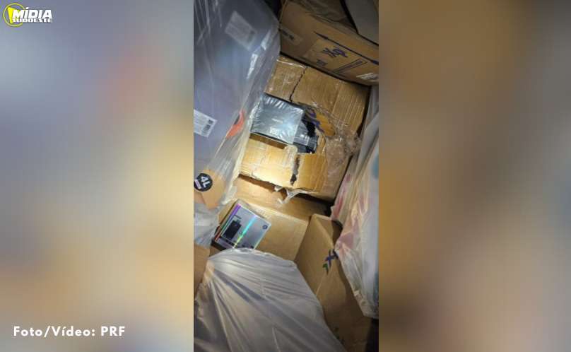 PRF apreende veículo carregado com 302 kg de maconha na BR-277