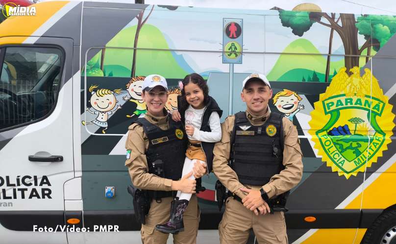 Policiais do BPTRAN surpreendem menina de 5 anos em seu aniversário