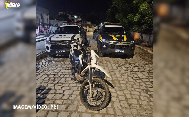 PRF recupera motocicleta adulterada e apreende adolescente
