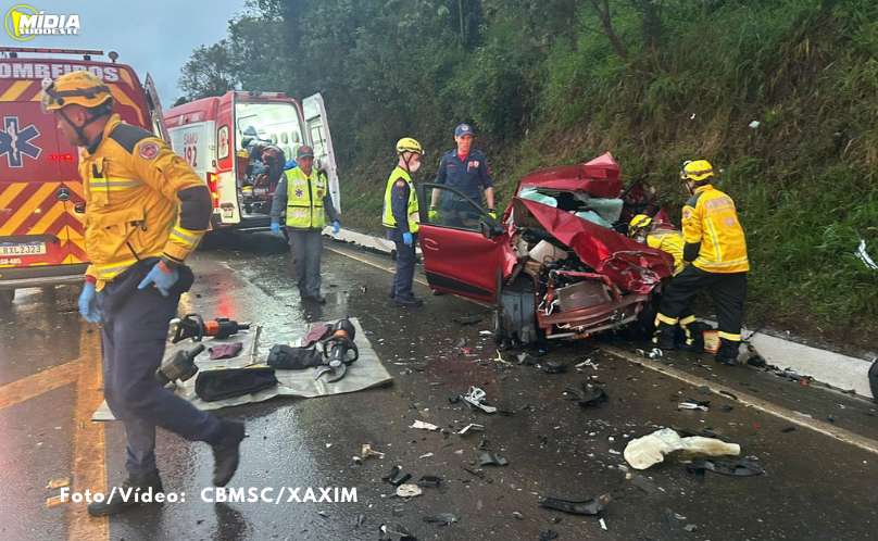 Tragédia na BR-282: dois óbitos e uma pessoa gravemente ferida 