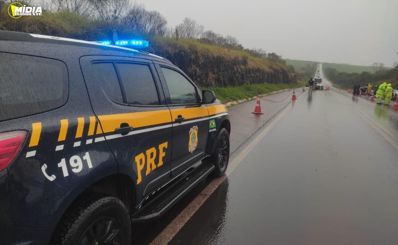 Colisão frontal na BR-277 deixa dois mortos e três feridos